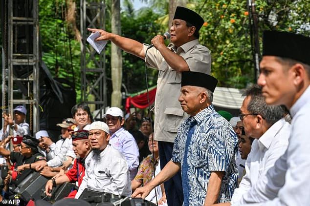 Tolak Hitung Cepat, Prabowo Usir Lembaga Survei "Hengkang ke Antartika"